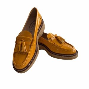 🌼🌼🌼 TOD’S chunky yellow glossy loafers size 7 US/37 European